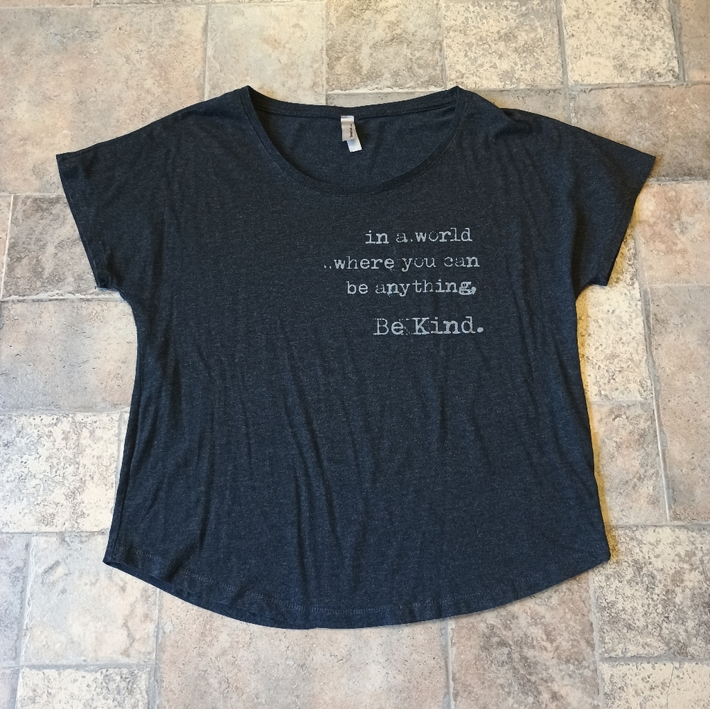 Be Kind graphic shirt size large